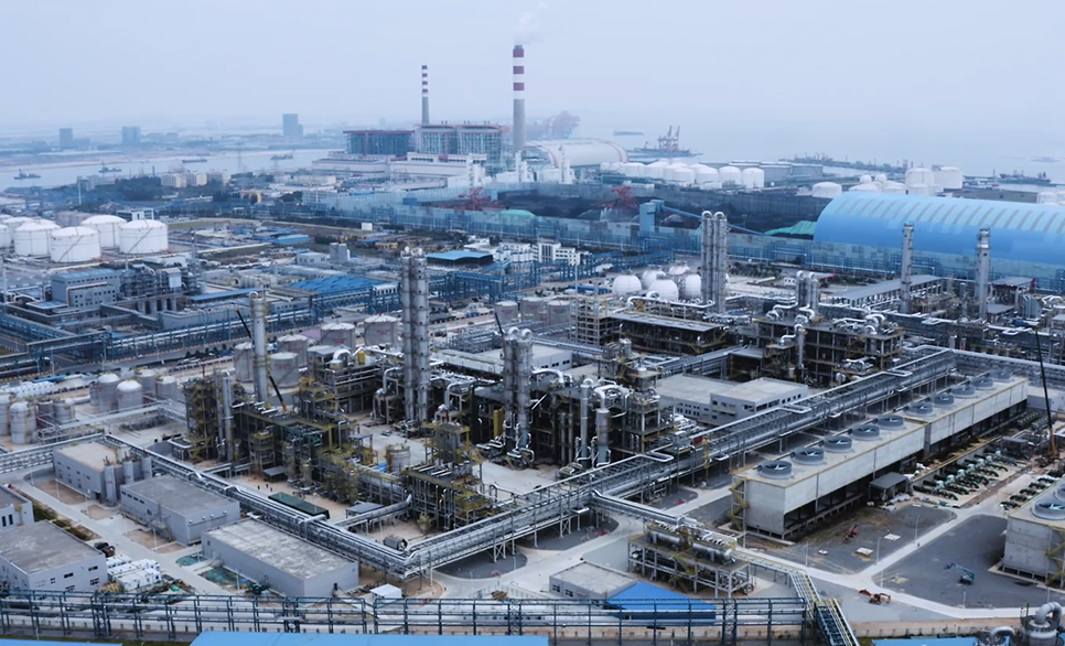 从数据孤岛到智能协同欧博abg以工业AI赋能广西华谊打造千亿级石化工业标杆